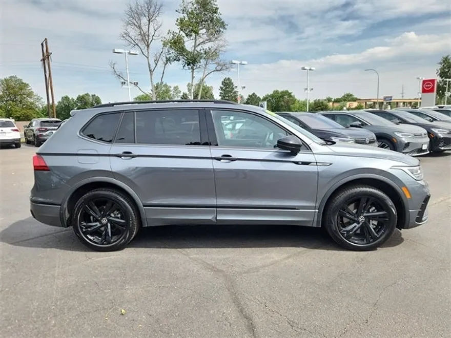 2024 Volkswagen Tiguan SE R-Line Black photo 1
