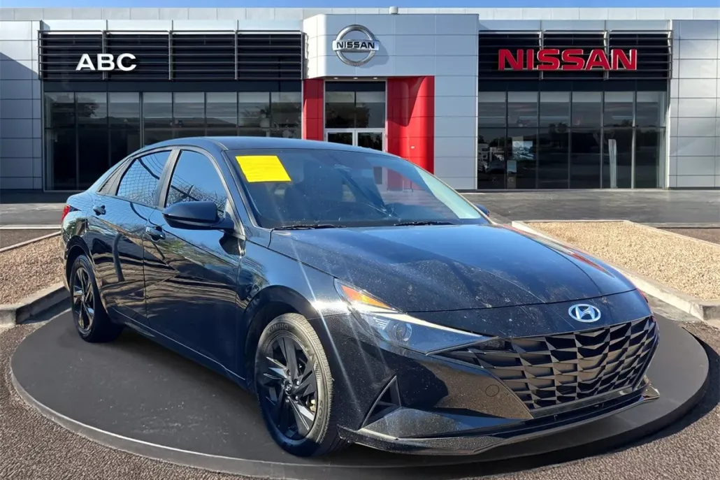 2023 Hyundai Elantra SEL photo 1