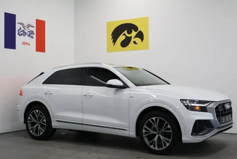 2023 Audi Q8 55 Premium Plus photo 1
