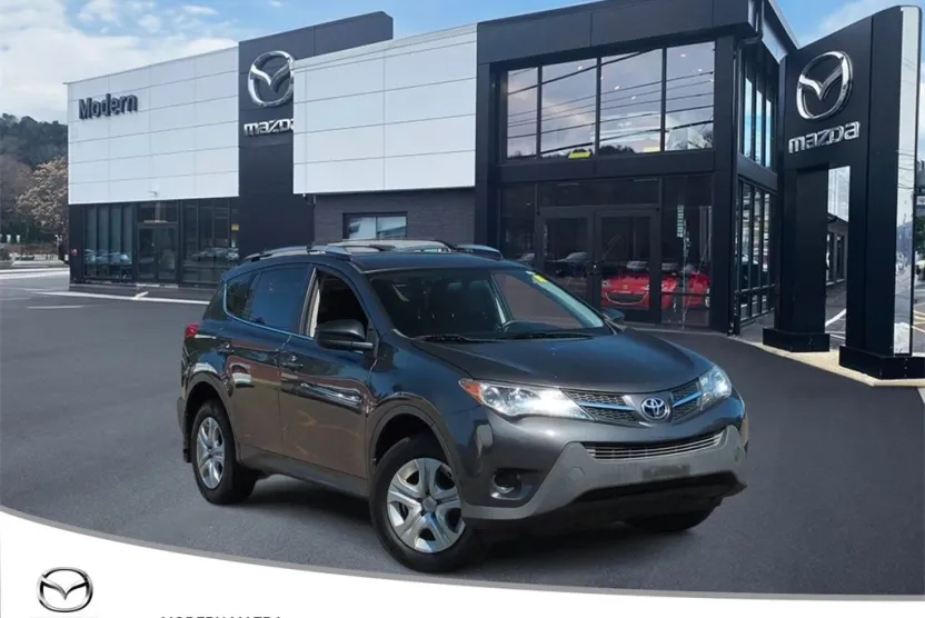 2014 Toyota RAV4 LE photo 1