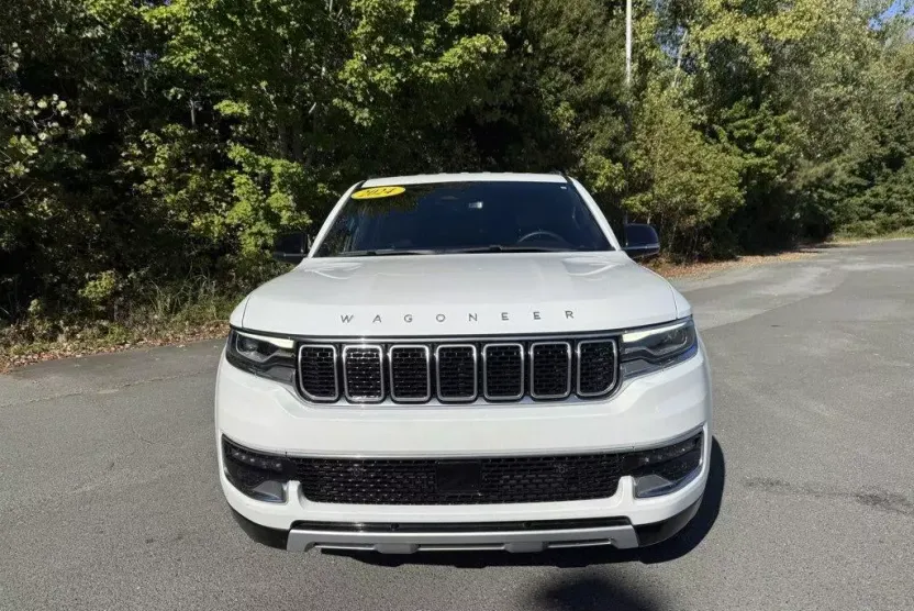 2024 Jeep Wagoneer L Series II photo 1