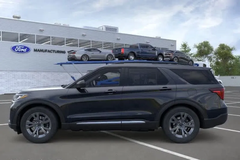 2025 Ford Explorer photo 1