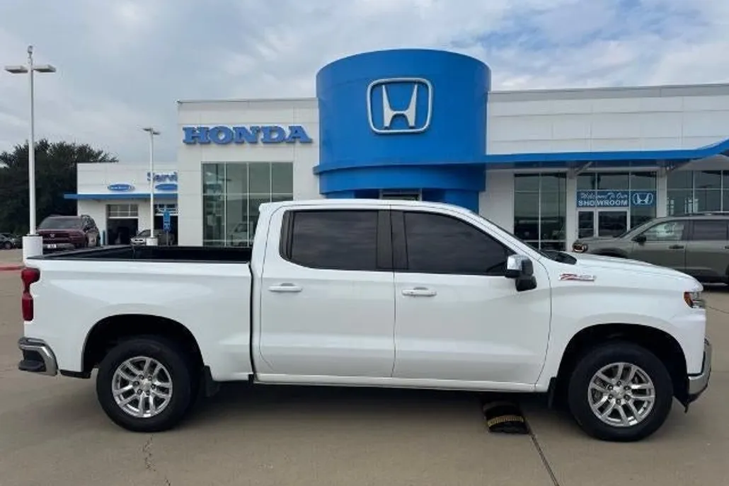 2021 Chevrolet Silverado 1500 LT photo 1