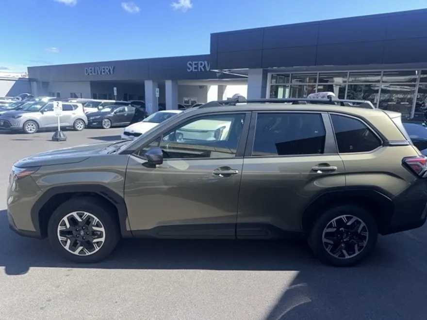 2025 Subaru Forester Premium photo 1