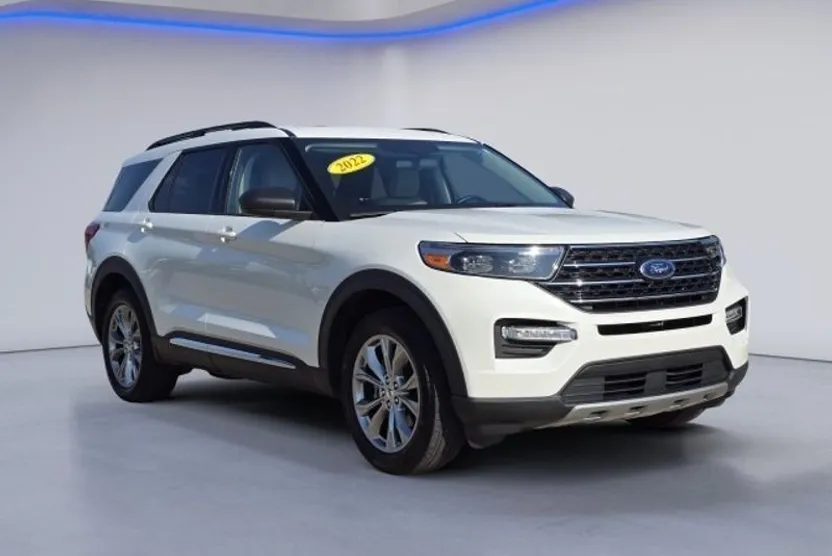 2022 Ford Explorer XLT photo 1