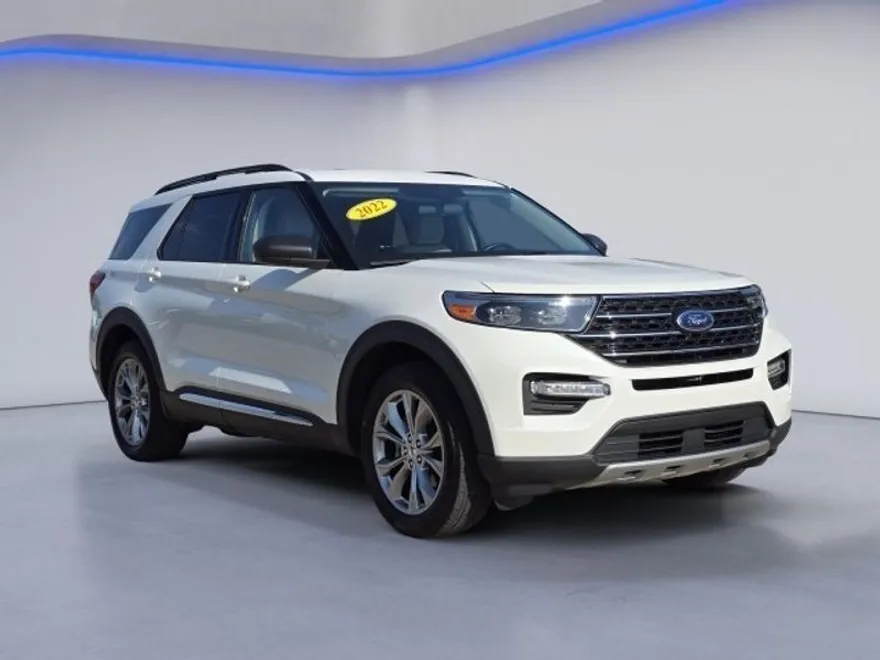2022 Ford Explorer XLT photo 1