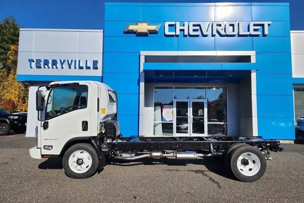 2025 Chevrolet Silverado 4500HD Base photo 1
