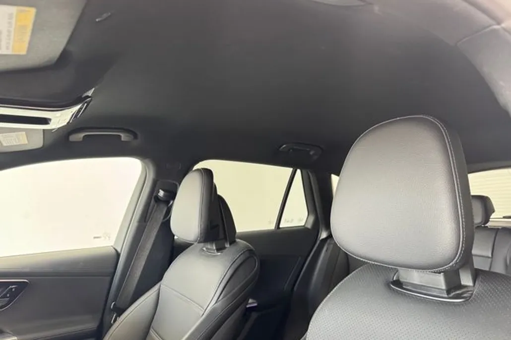 2025 Mercedes Benz GLC 300 photo 1