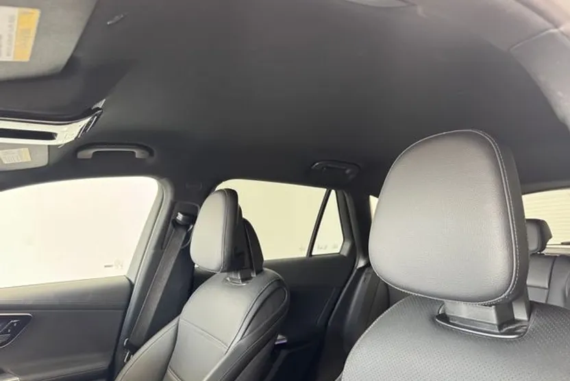 2025 Mercedes Benz GLC 300 photo 1