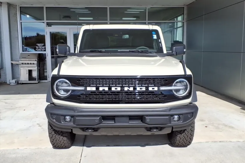 2025 Ford Bronco Outer Banks photo 1