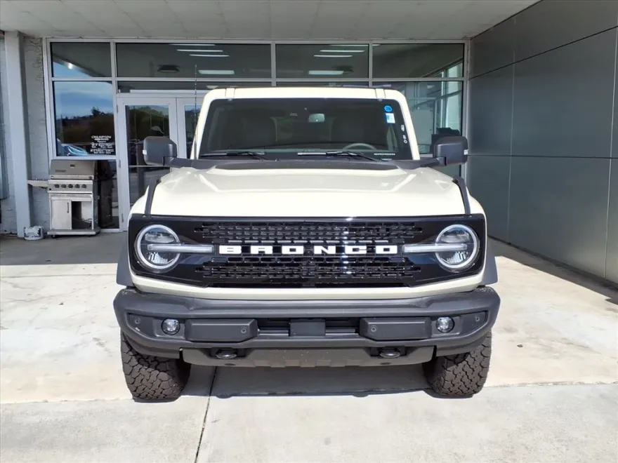 2025 Ford Bronco Outer Banks photo 1