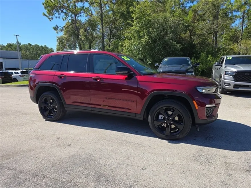 2025 Jeep Grand Cherokee Limited photo 1
