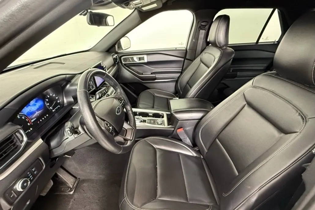 2020 Ford Explorer XLT photo 1