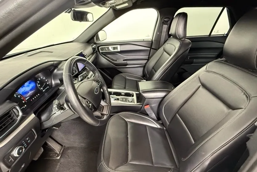 2020 Ford Explorer XLT photo 1