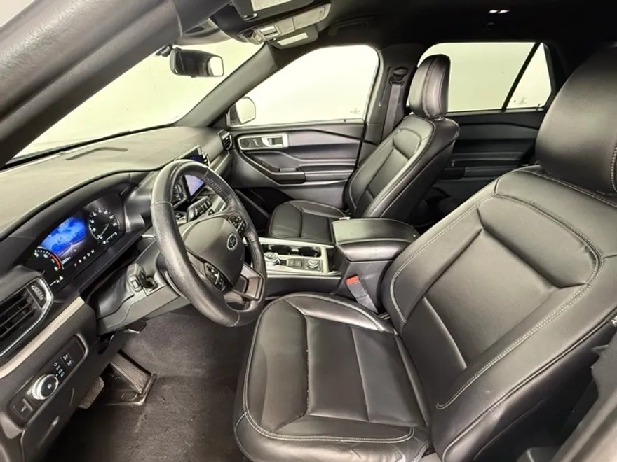2020 Ford Explorer XLT photo 1