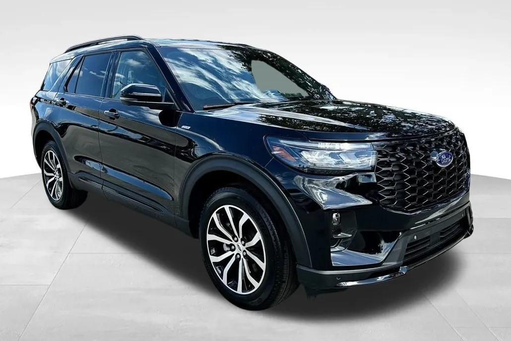 2025 Ford Explorer ST-Line photo 1