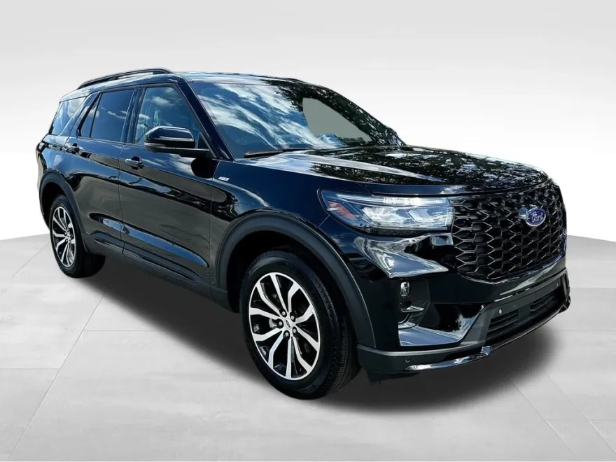 2025 Ford Explorer ST-Line photo 1