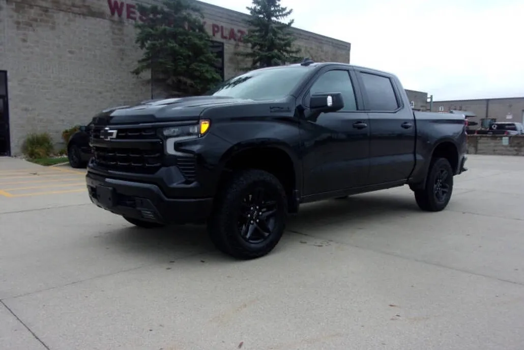 2024 Chevrolet Silverado 1500 LT Trail Boss photo 1