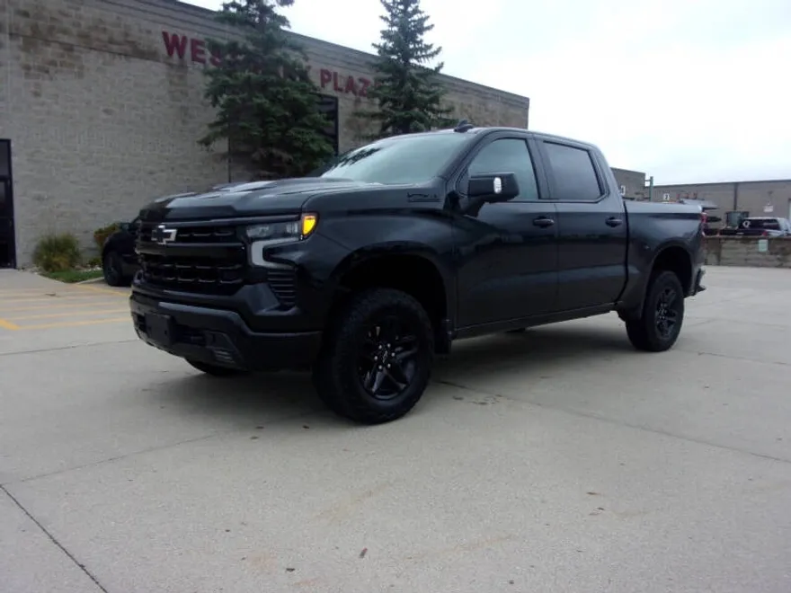 2024 Chevrolet Silverado 1500 LT Trail Boss photo 1