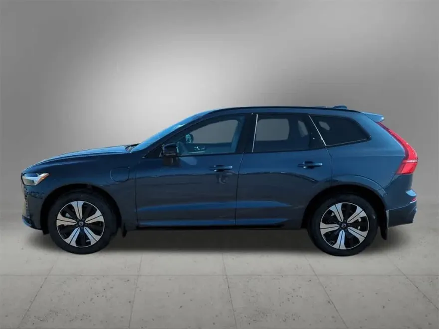 2025 Volvo XC60 Plus T8 photo 1