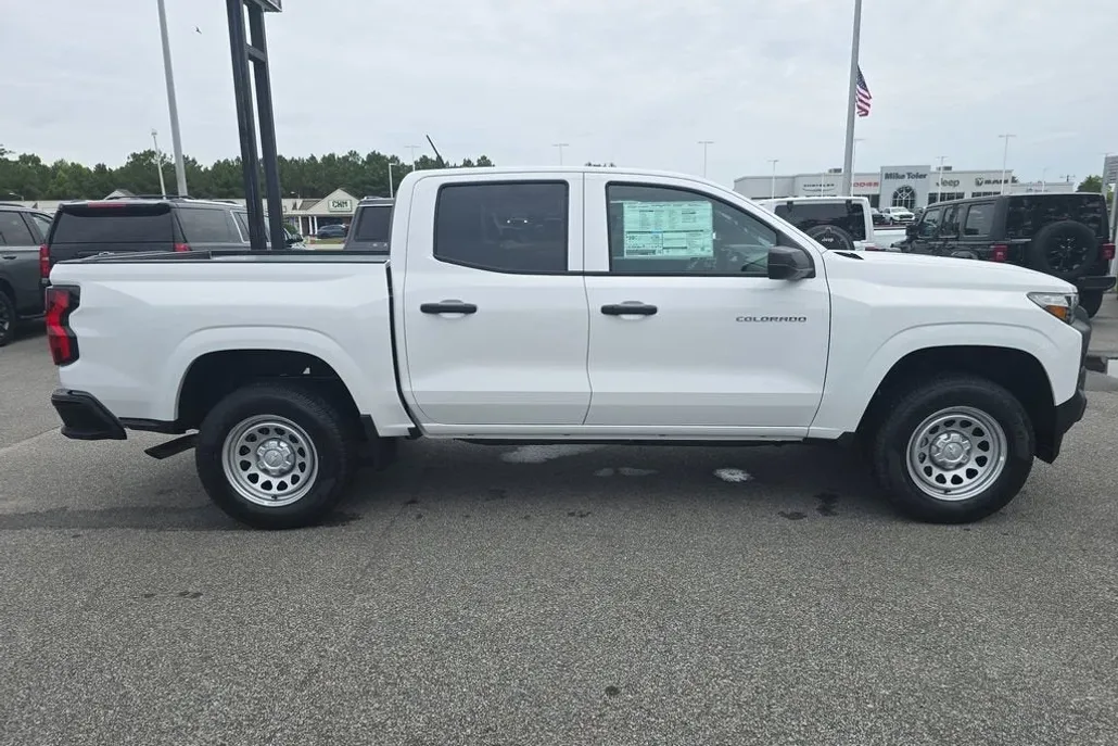 2025 Chevrolet Colorado LT photo 1