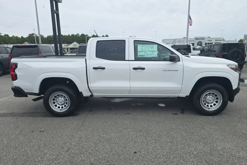 2025 Chevrolet Colorado LT photo 1