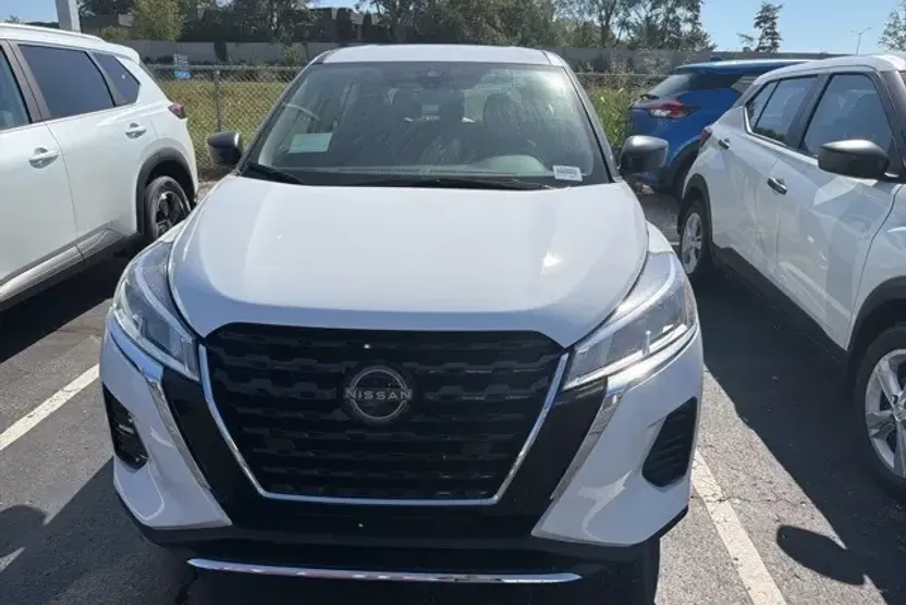 2025 Nissan Kicks Play S photo 1