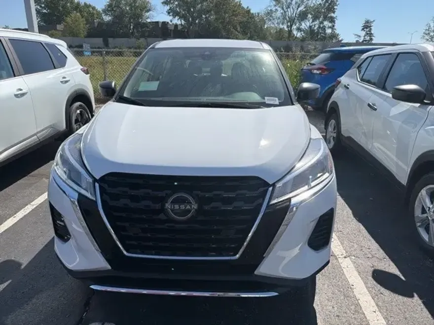 2025 Nissan Kicks Play S photo 1