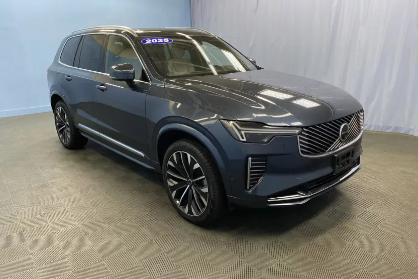 2025 Volvo XC90 Plus photo 1
