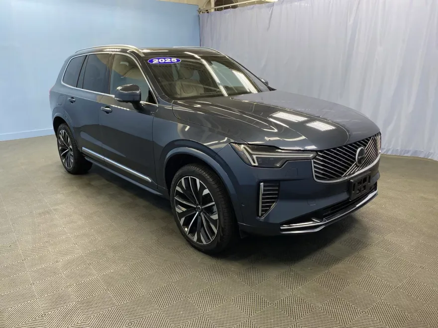 2025 Volvo XC90 Plus photo 1