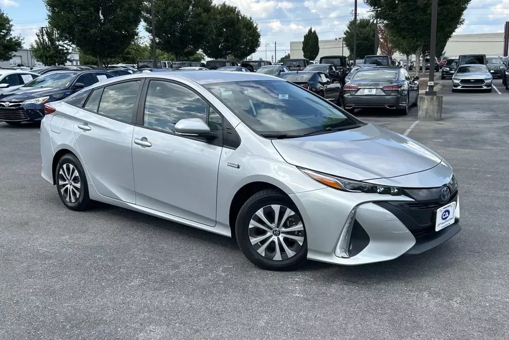 2022 Toyota Prius Prime LE photo 1
