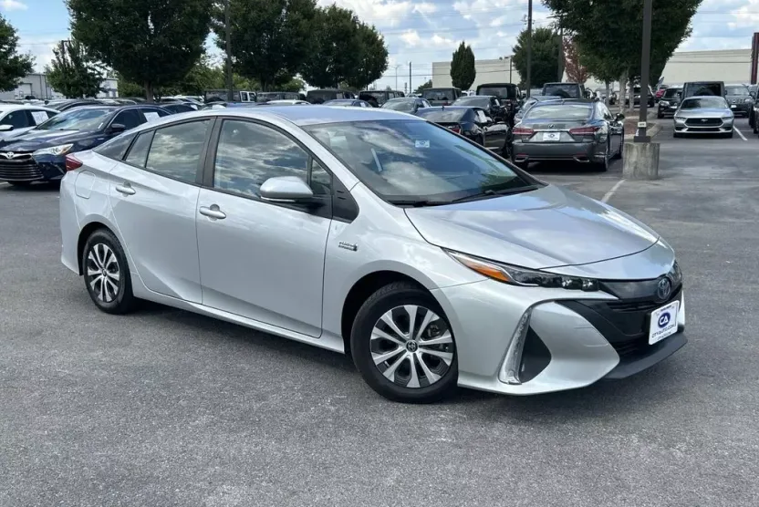 2022 Toyota Prius Prime LE photo 1