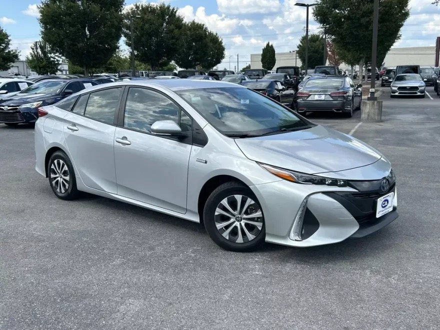 2022 Toyota Prius Prime LE photo 1