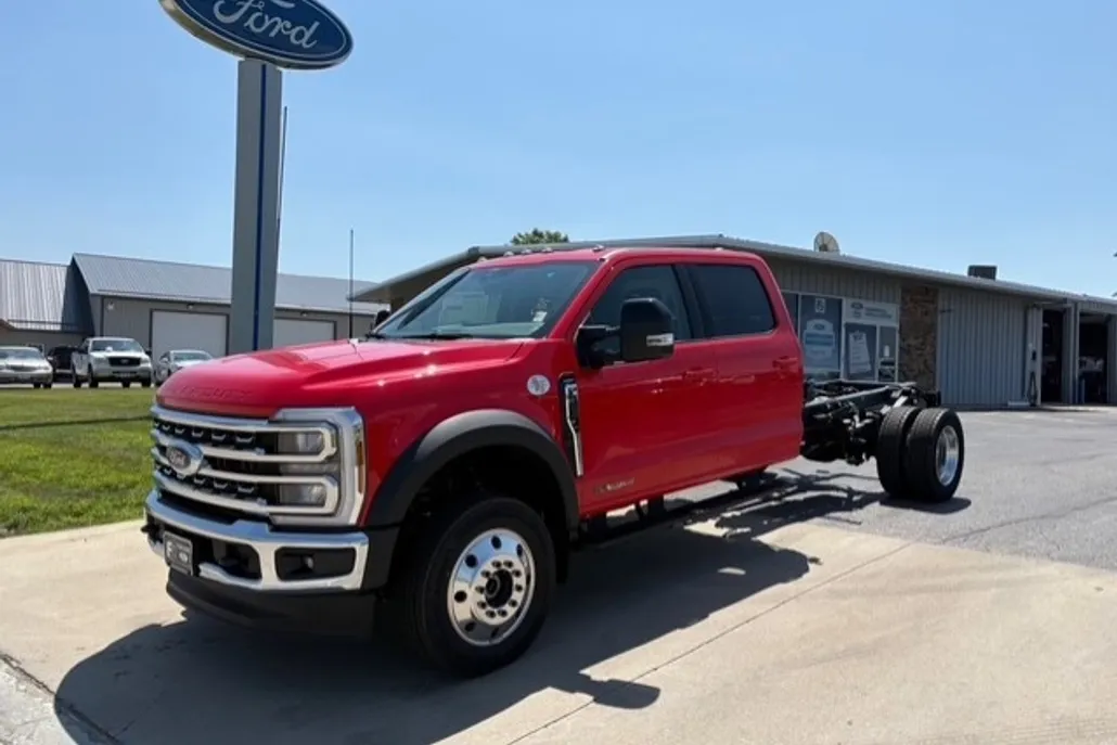 2025 Ford F-550 Lariat photo 1