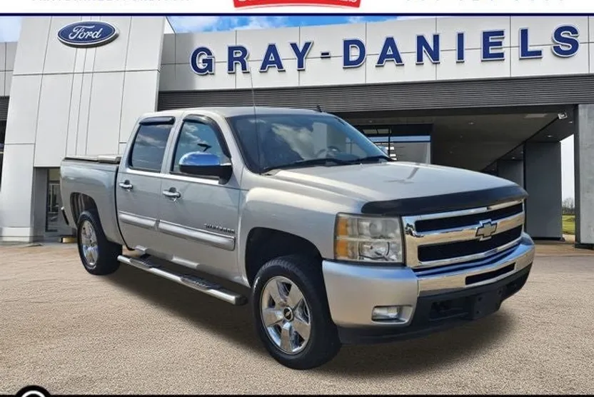 2010 Chevrolet Silverado 1500 LT photo 1