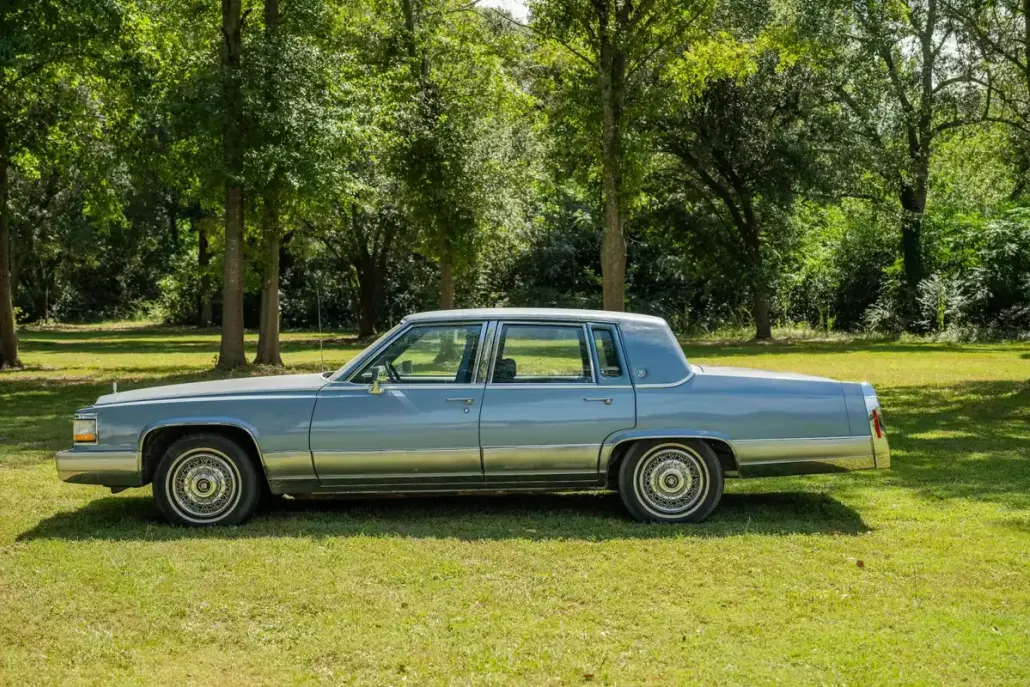1991 Cadillac Brougham photo 1