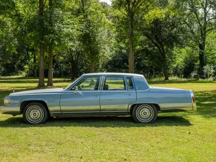 1991 Cadillac Brougham photo 1