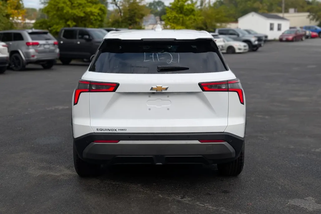 2026 Chevrolet Equinox LT photo 1