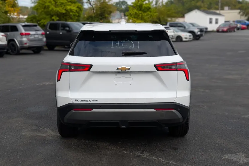 2026 Chevrolet Equinox LT photo 1