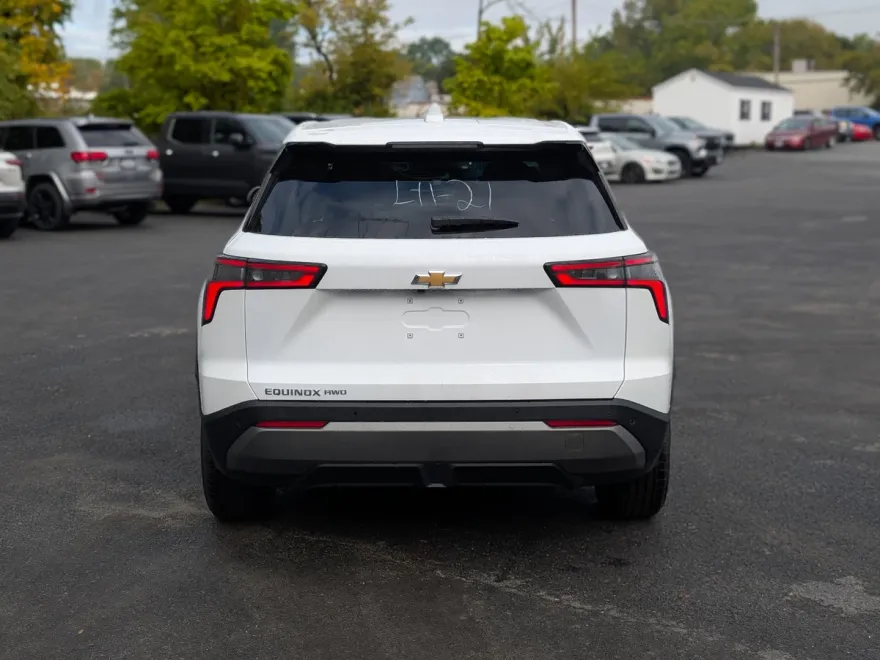 2026 Chevrolet Equinox LT photo 1