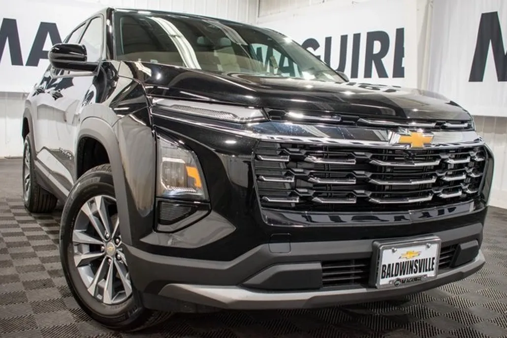 2026 Chevrolet Equinox LT photo 1