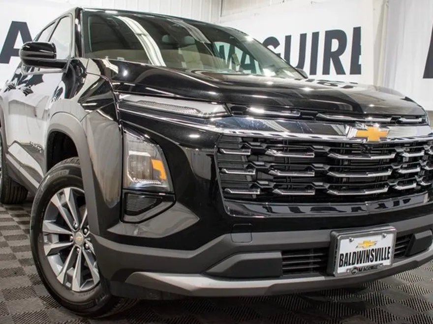 2026 Chevrolet Equinox LT photo 1