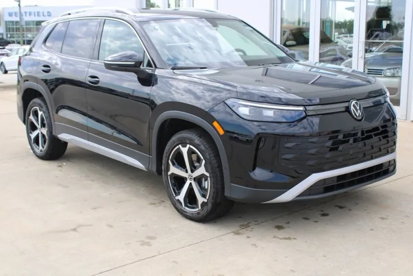 2025 Volkswagen Tiguan SE photo 1