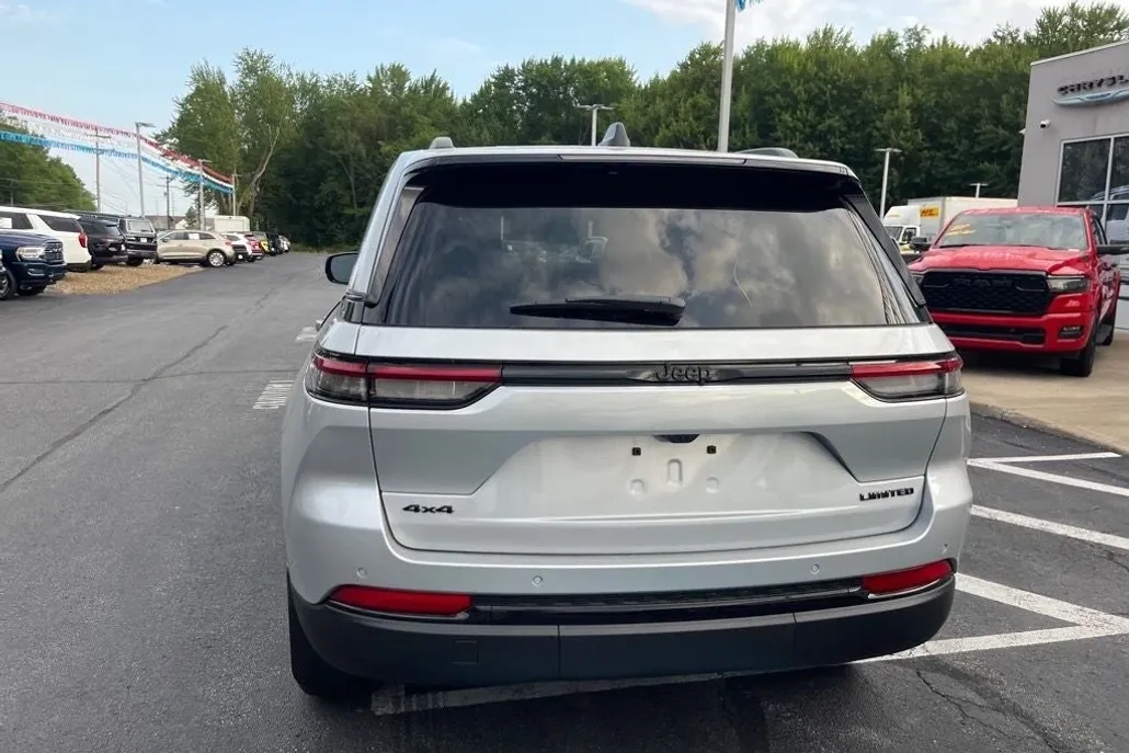 2025 Jeep Grand Cherokee Limited photo 1