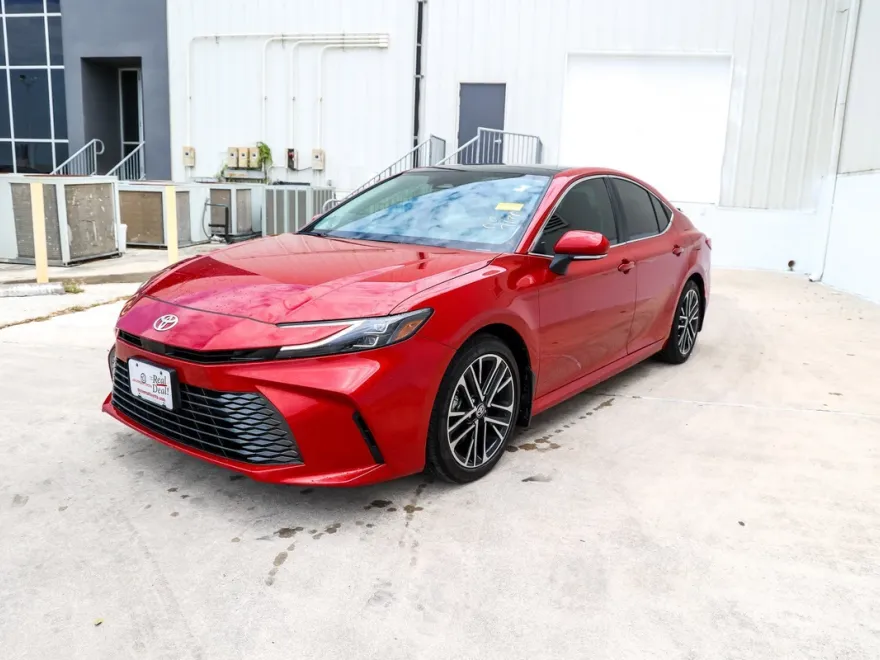 2025 Toyota Camry XLE photo 1
