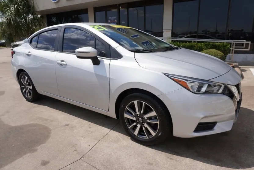 2021 Nissan Versa 1.6 SV photo 1