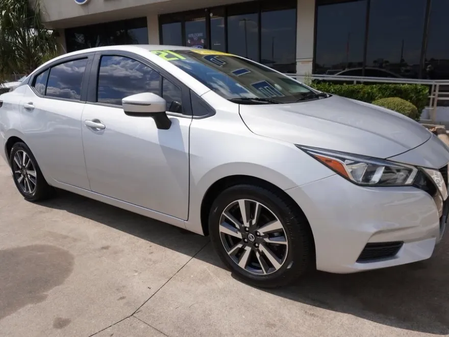 2021 Nissan Versa 1.6 SV photo 1