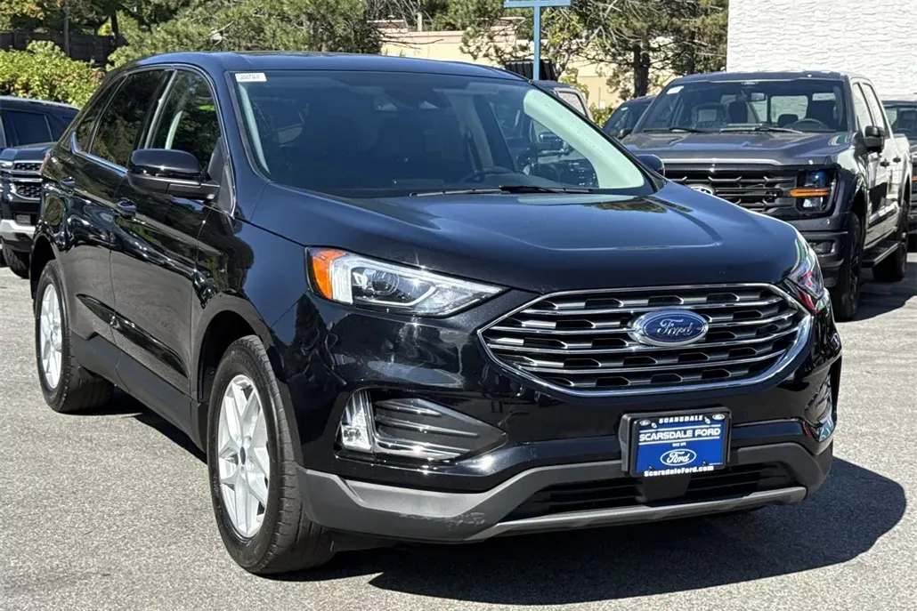 2022 Ford Edge SEL photo 1