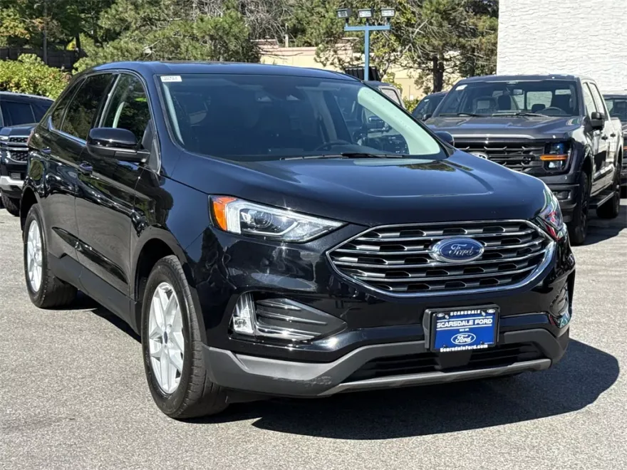 2022 Ford Edge SEL photo 1