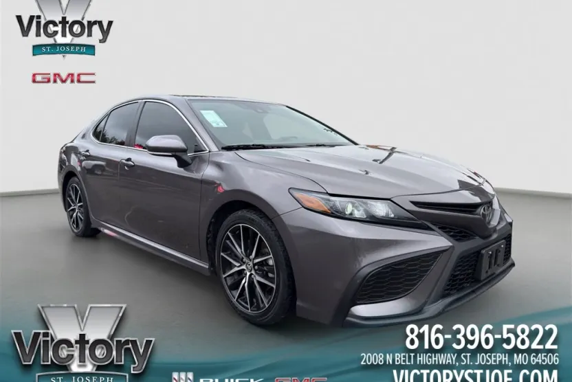 2021 Toyota Camry SE photo 1